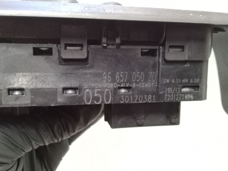 Recambio de mando elevalunas delantero izquierdo para citroën c4 ii (nc_) 1.6 hdi 90 referencia OEM IAM 96657050  