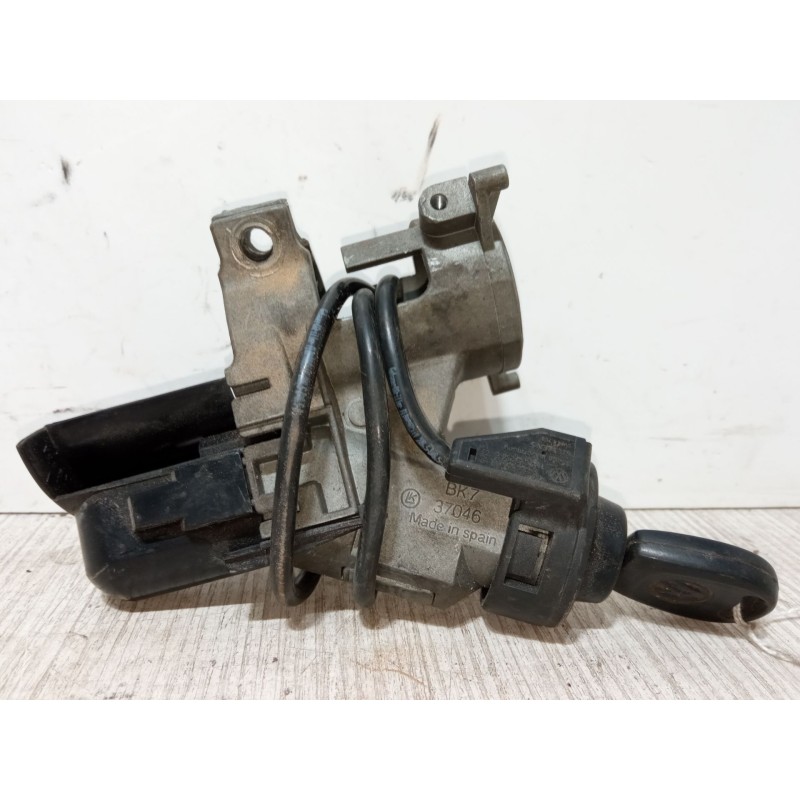 Recambio de clausor para volkswagen polo iii (6n1) 45 1.0 referencia OEM IAM 357905851D  