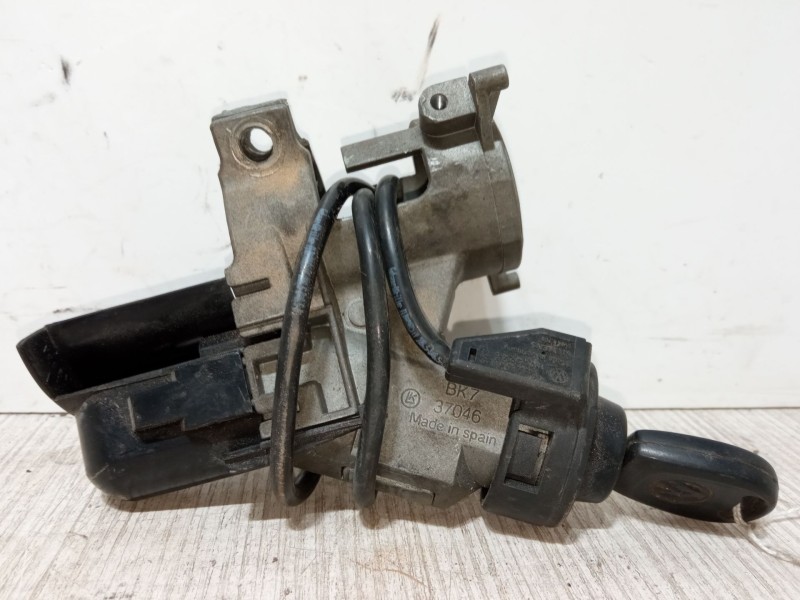 Recambio de clausor para volkswagen polo iii (6n1) 45 1.0 referencia OEM IAM 357905851D  