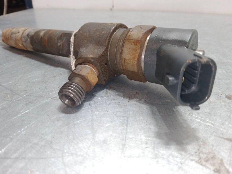 Recambio de inyector para opel astra h gtc (a04) 1.9 cdti (l08) referencia OEM IAM 8HZ4727AA  