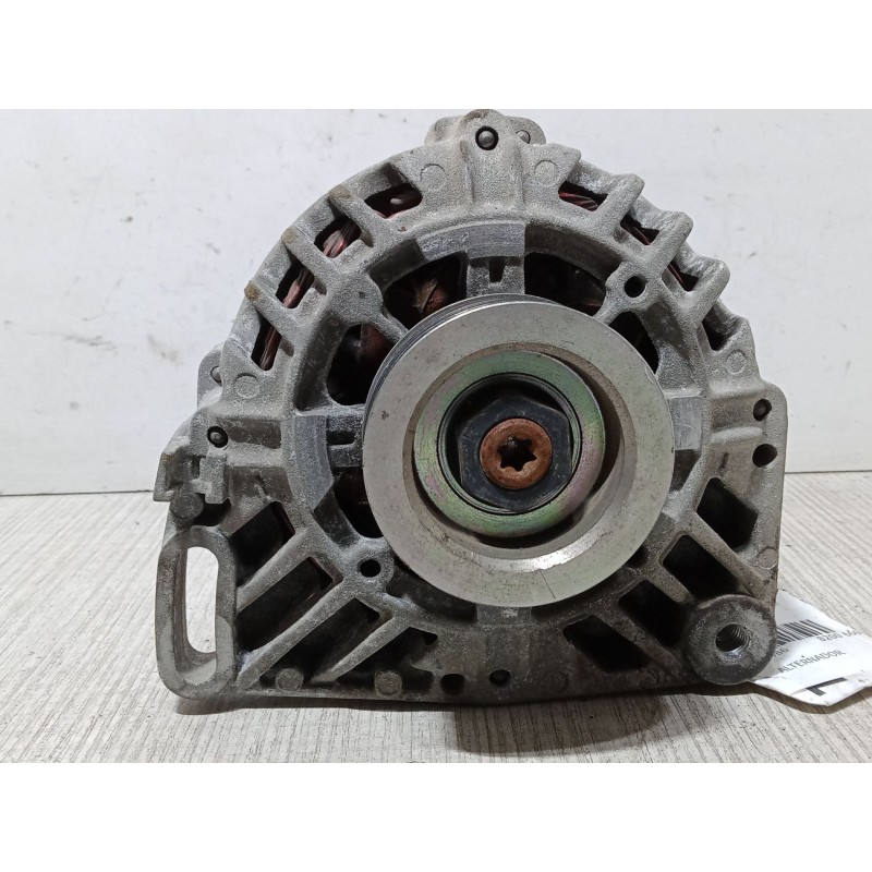 Recambio de alternador para dacia sandero 1.2 16v referencia OEM IAM 8200660044-A  