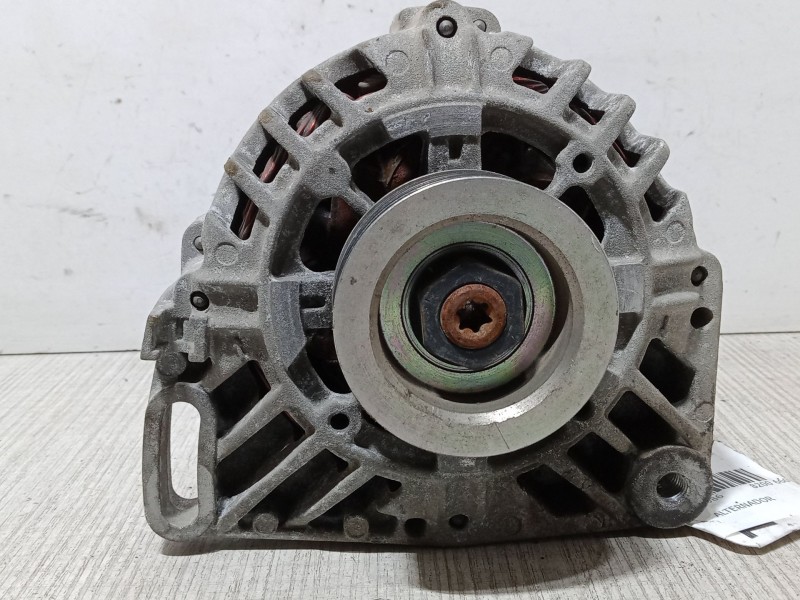 Recambio de alternador para dacia sandero 1.2 16v referencia OEM IAM 8200660044-A  