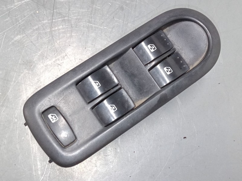 Recambio de mando elevalunas delantero izquierdo para renault grand scénic ii (jm0/1_) 1.5 dci (jm02, jm13) referencia OEM IAM  