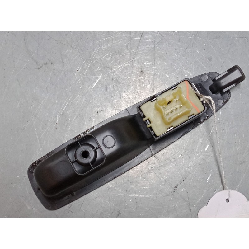 Recambio de mando elevalunas trasero izquierdo para renault captur i (j5_, h5_) 1.5 dci 90 referencia OEM IAM   