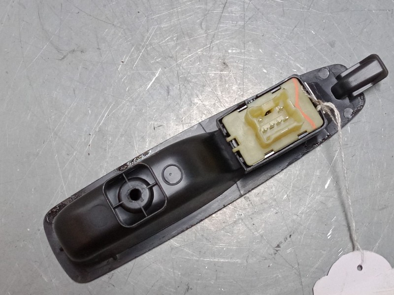 Recambio de mando elevalunas trasero izquierdo para renault captur i (j5_, h5_) 1.5 dci 90 referencia OEM IAM   