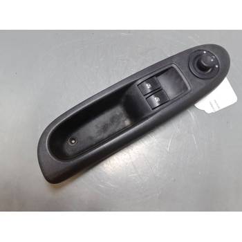 MANDO ELEVALUNAS DELANTERO IZQUIERDO 8200084008E2 