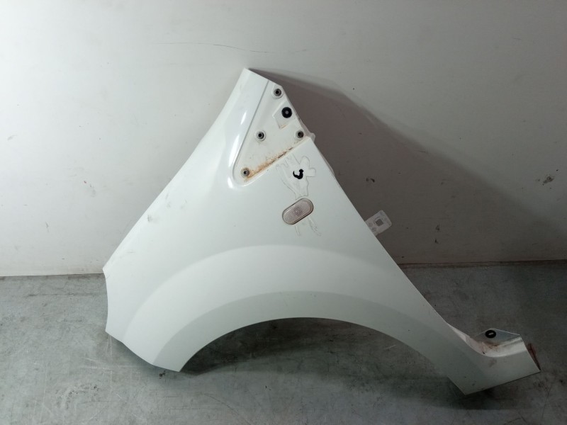 Recambio de aleta delantera izquierda para renault twingo ii (cn0_) 1.2 16v (cn0k, cn0v) referencia OEM IAM   