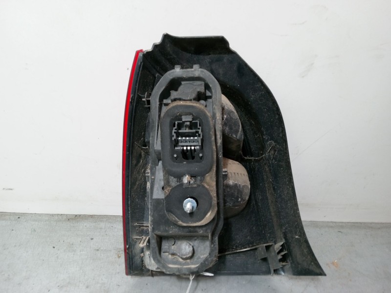 Recambio de piloto trasero derecho para renault twingo ii (cn0_) 1.2 16v (cn0k, cn0v) referencia OEM IAM 8200387889  