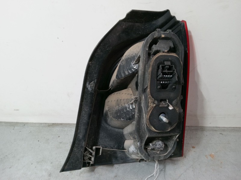 Recambio de piloto trasero izquierdo para renault twingo ii (cn0_) 1.2 16v (cn0k, cn0v) referencia OEM IAM 8200387888  