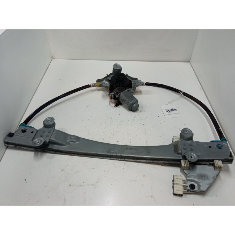 Recambio de elevalunas electrico delantero izquierdo para renault twingo ii (cn0_) 1.2 16v (cn0k, cn0v) referencia OEM IAM 11935