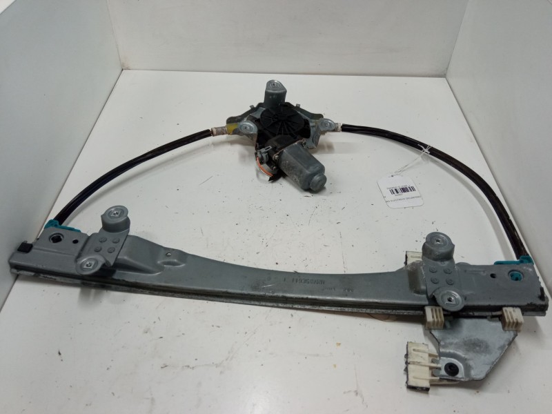 Recambio de elevalunas electrico delantero izquierdo para renault twingo ii (cn0_) 1.2 16v (cn0k, cn0v) referencia OEM IAM 11935