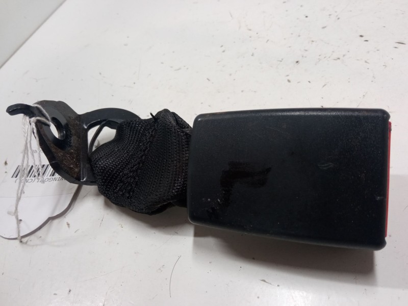 Recambio de anclaje cinturon trasero derecho para renault twingo ii (cn0_) 1.2 16v (cn0k, cn0v) referencia OEM IAM   