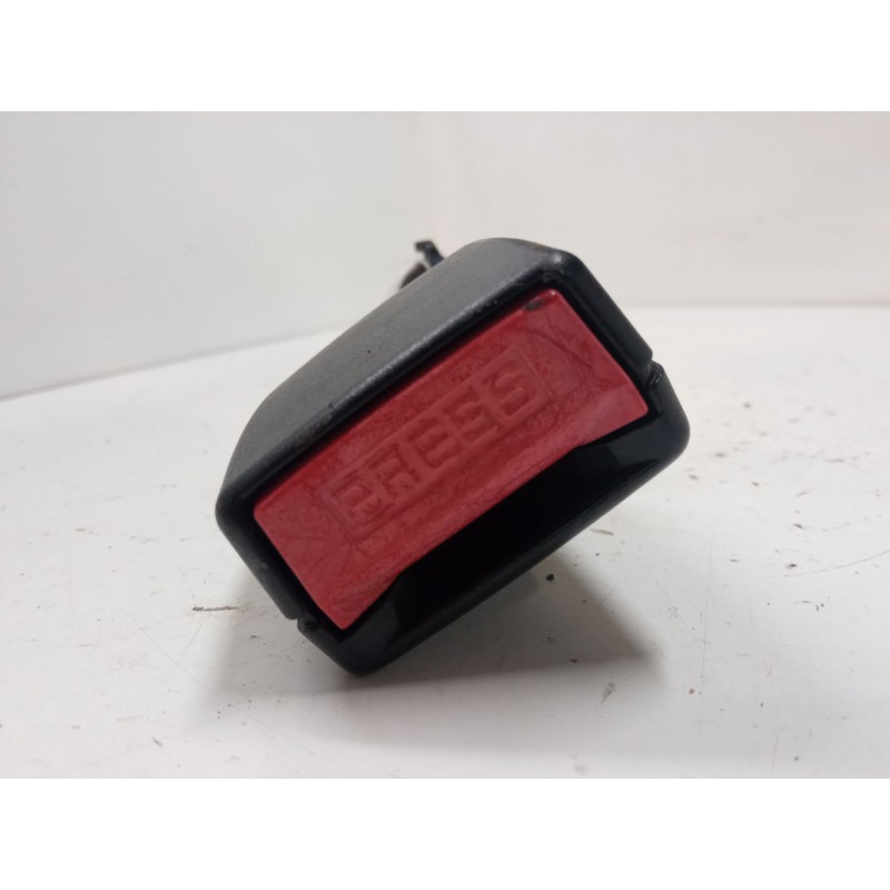 Recambio de anclaje cinturon trasero derecho para renault twingo ii (cn0_) 1.2 16v (cn0k, cn0v) referencia OEM IAM   