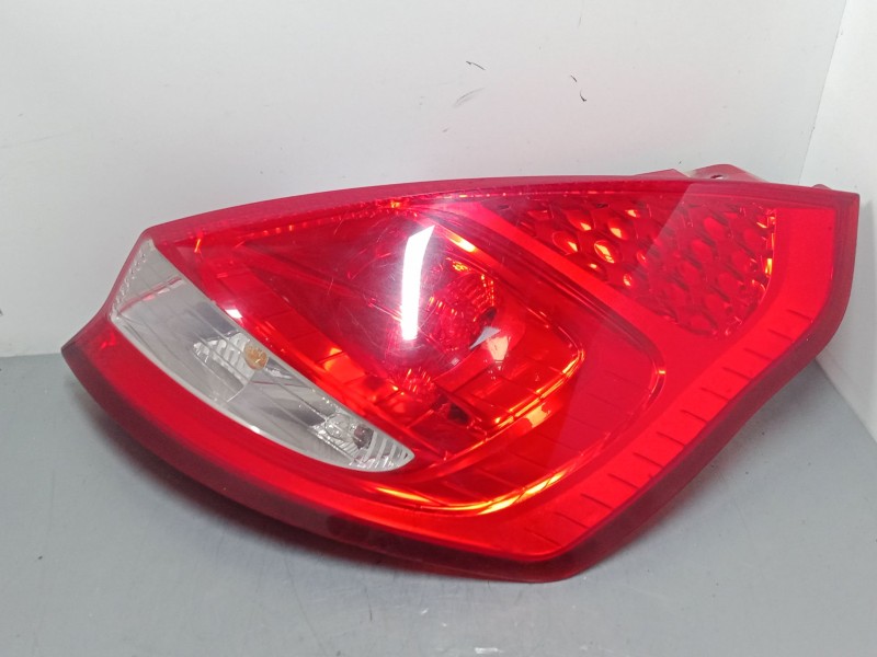 Recambio de piloto trasero derecho para ford fiesta vi (cb1, ccn) 1.4 tdci referencia OEM IAM 8A6113404A  