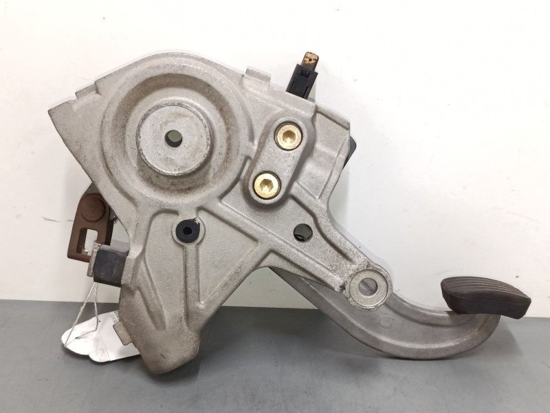 Recambio de pedal freno estacionamiento para mercedes-benz clase m (w163) ml 270 cdi (163.113) referencia OEM IAM 2204200312  