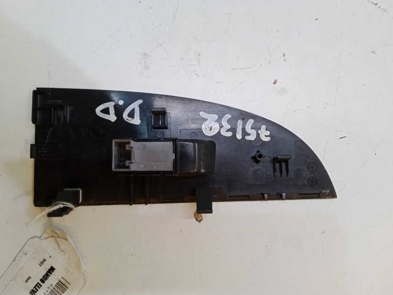 Recambio de mando elevalunas delantero derecho para seat leon (1p1) 1.9 tdi referencia OEM IAM   