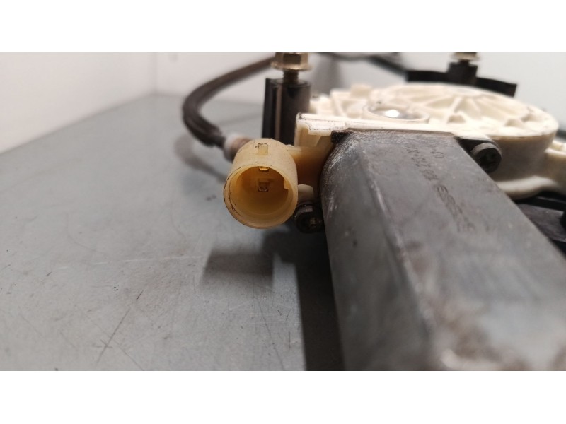 Recambio de elevalunas electrico delantero izquierdo para renault clio ii (bb_, cb_) 1.2 (bb0a, bb0f, bb10, bb1k, bb28, bb2d, bb