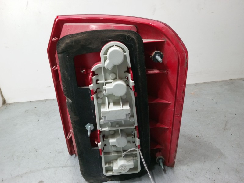 Recambio de piloto trasero izquierdo para audi a2 (8z0) 1.4 tdi referencia OEM IAM   