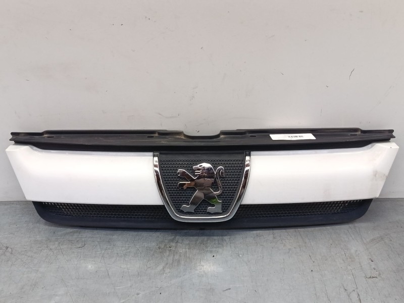 Recambio de rejillas capo para peugeot boxer furgoneta (244) 2.2 hdi referencia OEM IAM 1304703070  