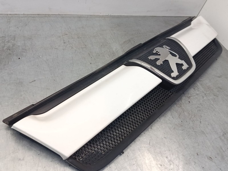 Recambio de rejillas capo para peugeot boxer furgoneta (244) 2.2 hdi referencia OEM IAM 1304703070  