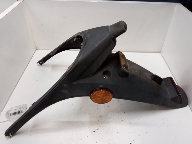 Recambio de porta matricula para benelli macis 125 referencia OEM IAM   