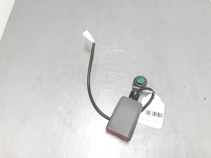 Recambio de anclaje cinturon delantero izquierdo para isuzu d-max i (tfr, tfs) 3.0 ditd (tfr85_) referencia OEM IAM   