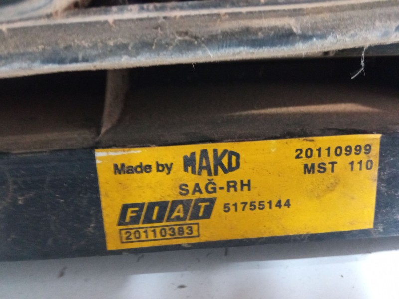 Recambio de piloto trasero derecho para fiat doblo monospace (119_, 223_) 1.9 jtd referencia OEM IAM 20110383  