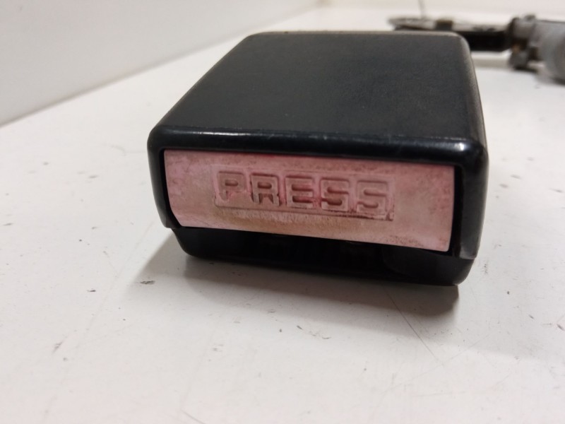 Recambio de anclaje cinturon delantero derecho para peugeot partner monospace (5_, g_) 1.6 hdi 90 referencia OEM IAM   