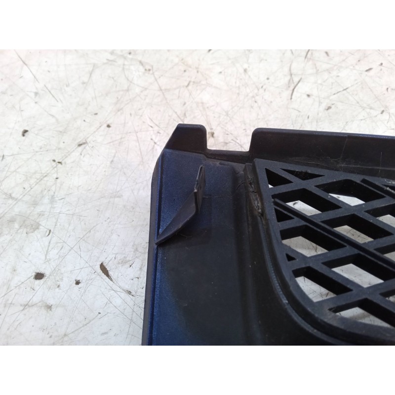 Recambio de rejillas capo para mitsubishi montero io i (h6_w, h7_w) 1.8 (h76w, h66w) referencia OEM IAM   