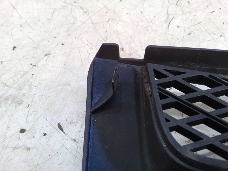 Recambio de rejillas capo para mitsubishi montero io i (h6_w, h7_w) 1.8 (h76w, h66w) referencia OEM IAM   