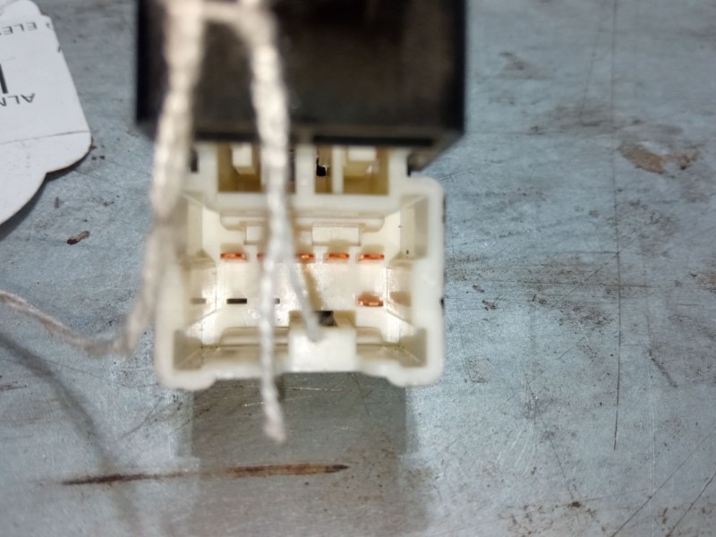 Recambio de mando elevalunas trasero derecho para nissan almera tino (v10) 1.8 referencia OEM IAM   