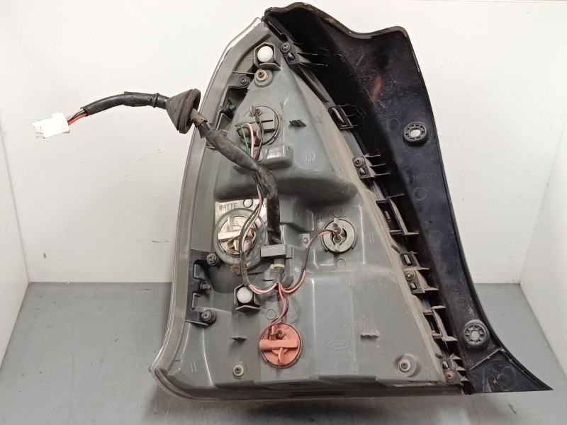 Recambio de piloto trasero derecho para hyundai accent iii (mc) 1.4 gl referencia OEM IAM 924021E220  