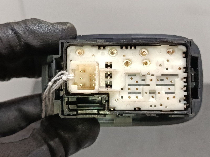 Recambio de mando elevalunas trasero derecho para toyota auris (_e15_) 2.0 d-4d (ade150_) referencia OEM IAM   