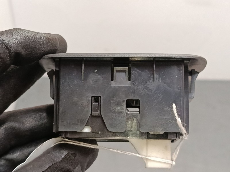 Recambio de mando elevalunas trasero derecho para toyota auris (_e15_) 2.0 d-4d (ade150_) referencia OEM IAM   