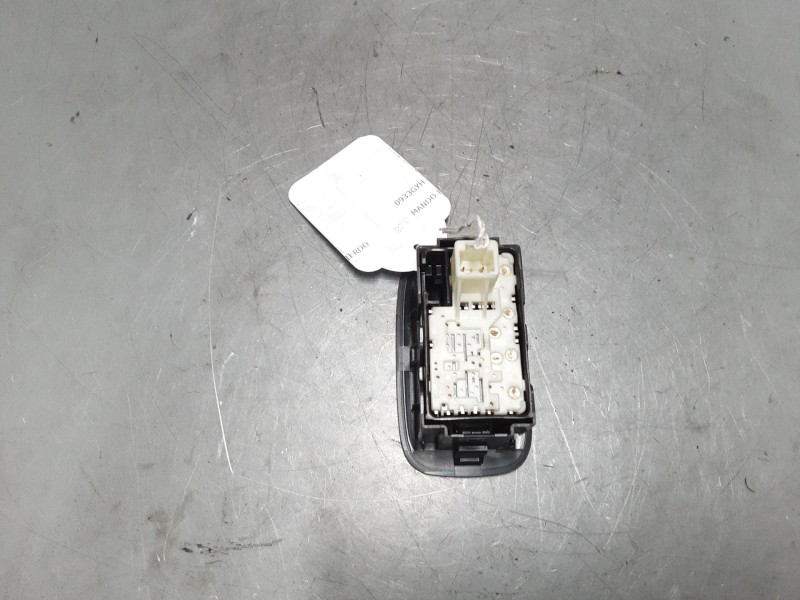 Recambio de mando elevalunas trasero izquierdo para toyota auris (_e15_) 2.0 d-4d (ade150_) referencia OEM IAM   