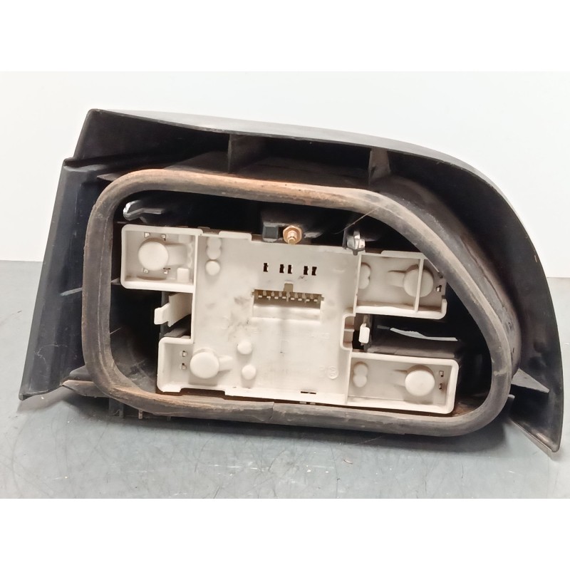 Recambio de piloto trasero derecho para renault clio i (b/c57_, 5/357_) 1.4 referencia OEM IAM 7700796118  