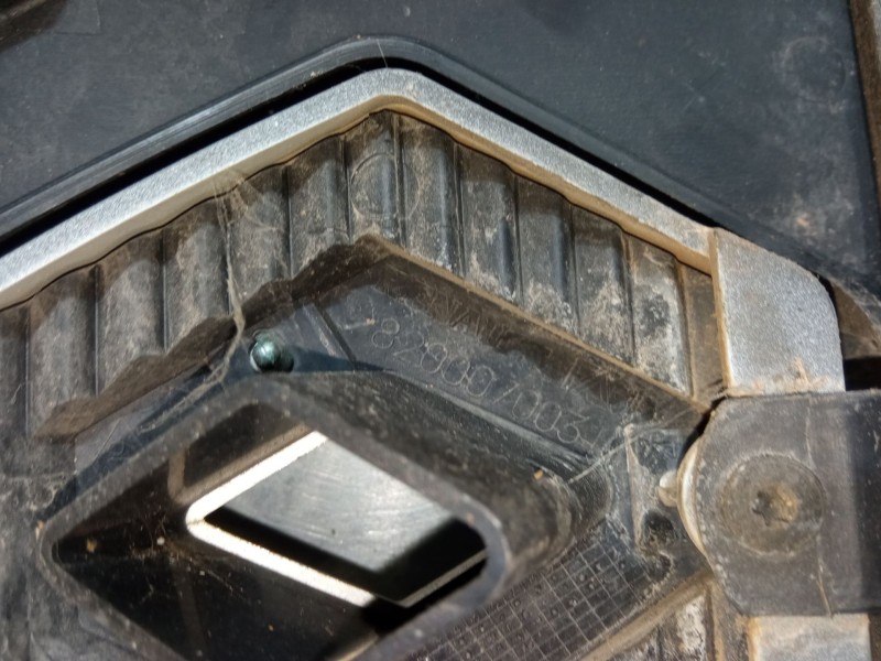 Recambio de rejillas capo para renault kangoo (kc0/1_) 1.5 dci referencia OEM IAM   