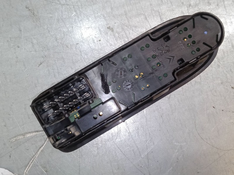Recambio de mando elevalunas delantero izquierdo para citroën c3 ii (sc_) 1.4 referencia OEM IAM 96637530XT  