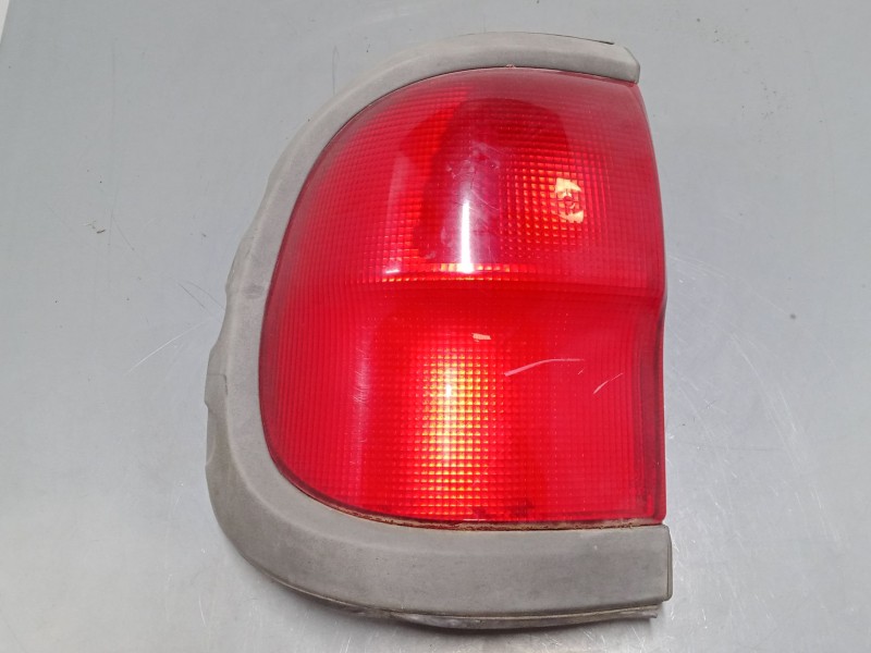 Recambio de piloto trasero izquierdo para nissan terrano ii (r20) 2.7 tdi 4wd referencia OEM IAM 268550X000  