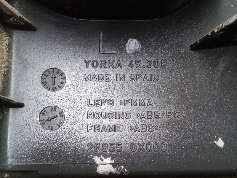 Recambio de piloto trasero izquierdo para nissan terrano ii (r20) 2.7 tdi 4wd referencia OEM IAM 268550X000  