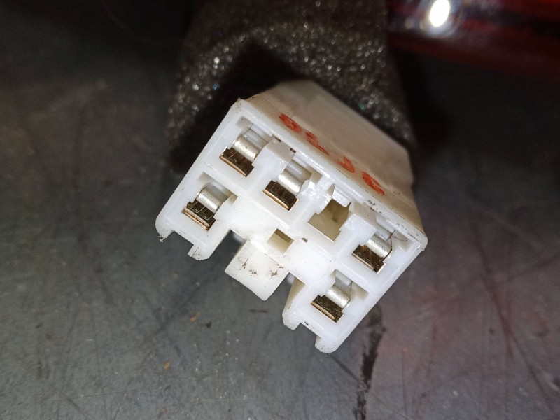 Recambio de piloto trasero izquierdo para kia rio iii (ub) 1.1 crdi referencia OEM IAM 924011W2  