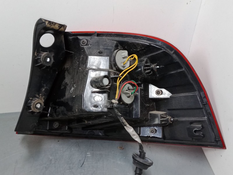 Recambio de piloto trasero izquierdo para kia rio iii (ub) 1.1 crdi referencia OEM IAM 924011W2  