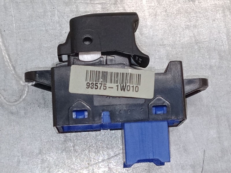 Recambio de mando elevalunas delantero derecho para kia rio iii (ub) 1.1 crdi referencia OEM IAM 935751W010  