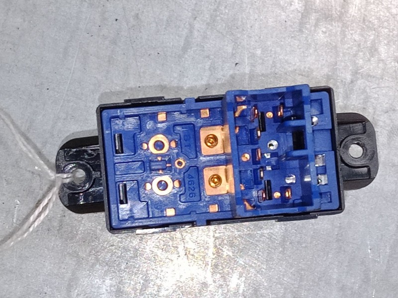 Recambio de mando elevalunas delantero derecho para kia rio iii (ub) 1.1 crdi referencia OEM IAM 935751W010  