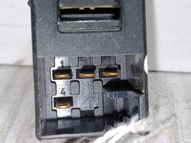 Recambio de mando elevalunas trasero derecho para volkswagen golf iv (1j1) 1.6 referencia OEM IAM   