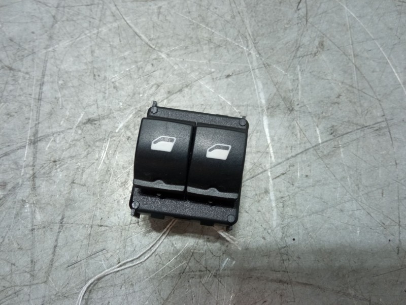 Recambio de mando elevalunas delantero izquierdo para citroën c4 cactus 1.2 vti 82 referencia OEM IAM   