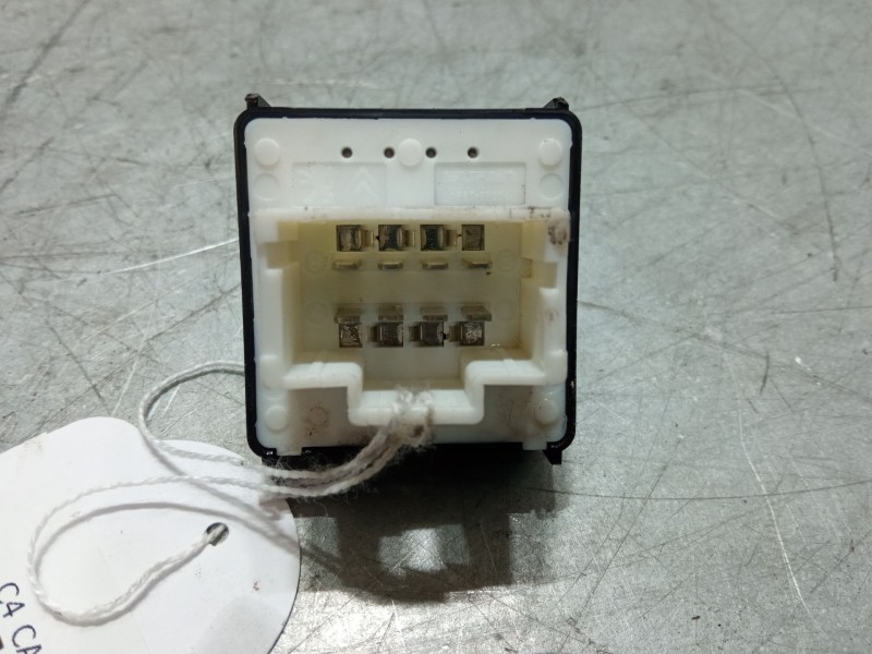 Recambio de mando elevalunas delantero izquierdo para citroën c4 cactus 1.2 vti 82 referencia OEM IAM   