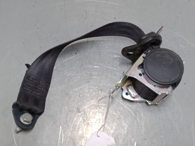 Recambio de cinturon seguridad trasero izquierdo para peugeot 208 i (ca_, cc_) 1.2 vti 82 referencia OEM IAM   