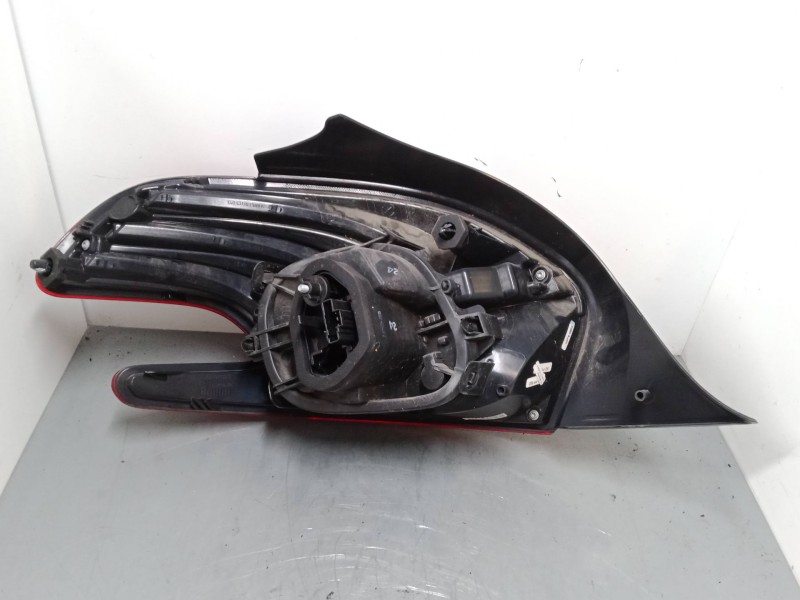 Recambio de piloto trasero derecho para peugeot 208 i (ca_, cc_) 1.6 hdi / bluehdi 75 referencia OEM IAM 98104305800  