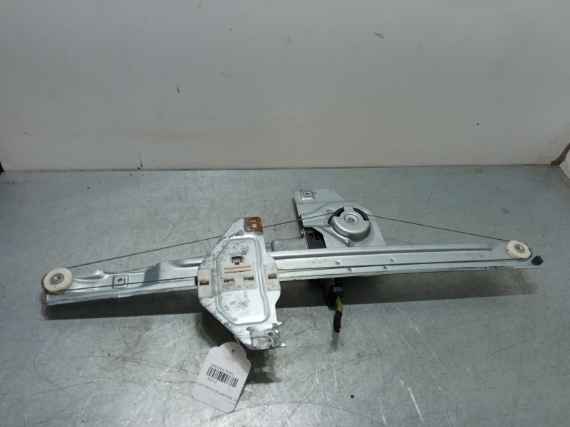 Recambio de elevalunas electrico delantero izquierdo para peugeot partner tepee 1.6 bluehdi 100 referencia OEM IAM 9802309280  